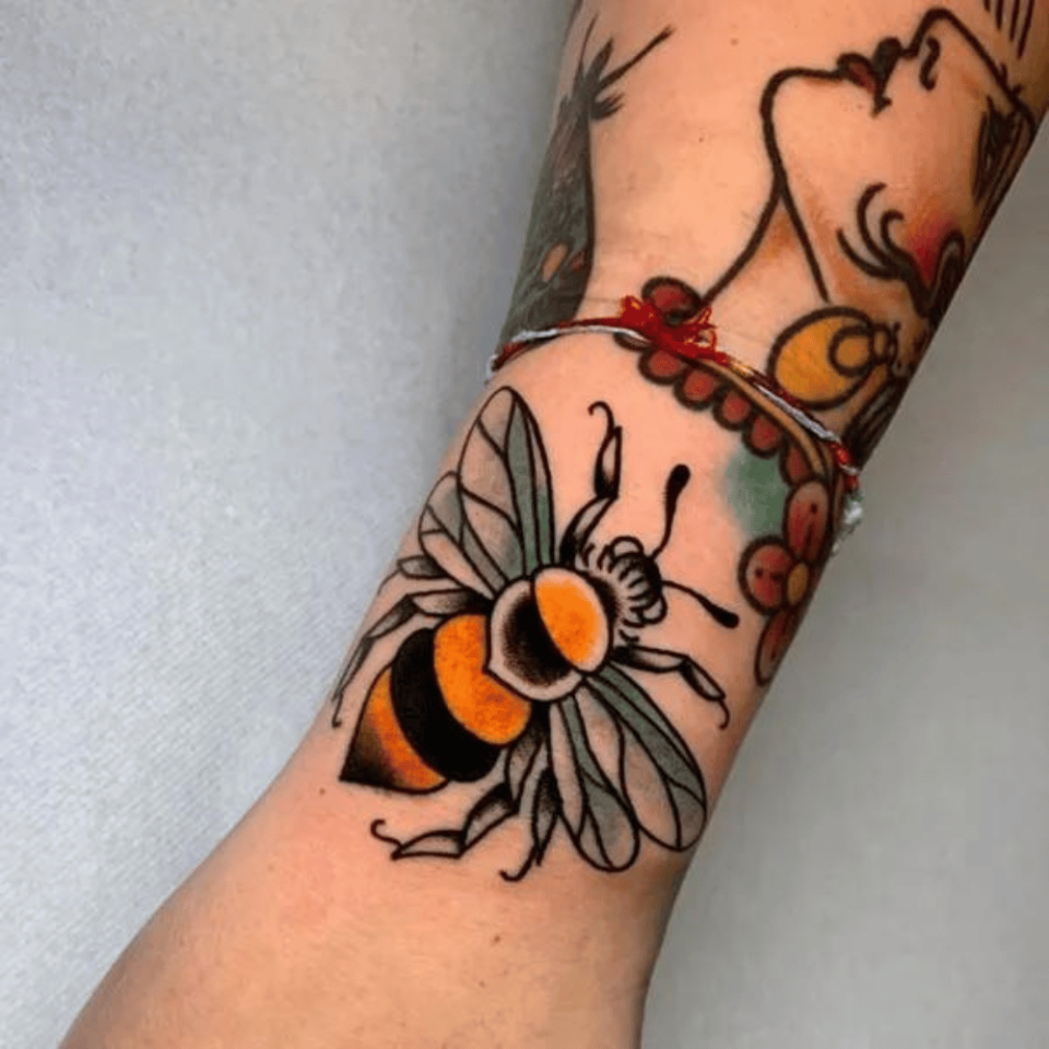Old School Bee Tattoo Source allabouttattoo.com
