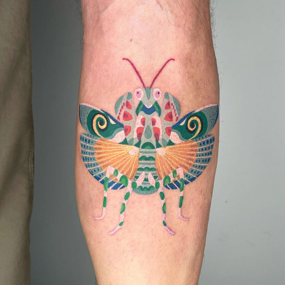 Fonte de tatuagem de animal de estimação Praying Mantis @laurenblairtattoo via Instagram