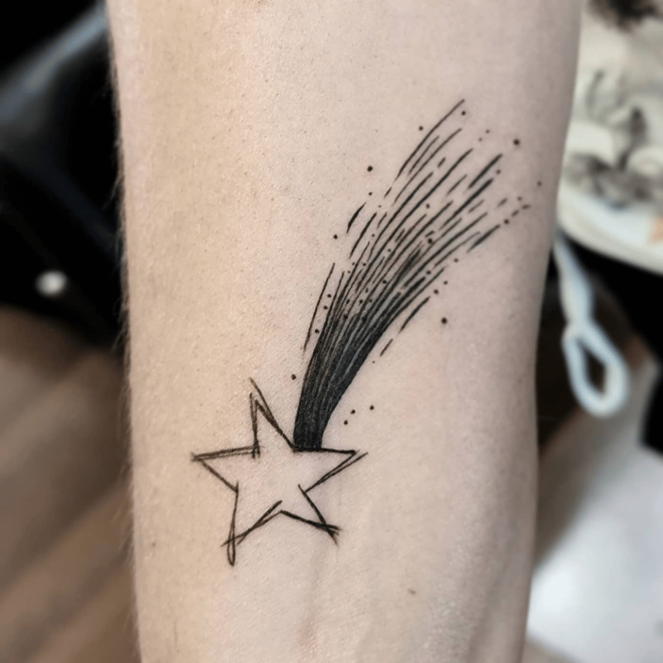 Shooting Star Tattoo Source @axelvanderwaal--696x781 via Instagram
