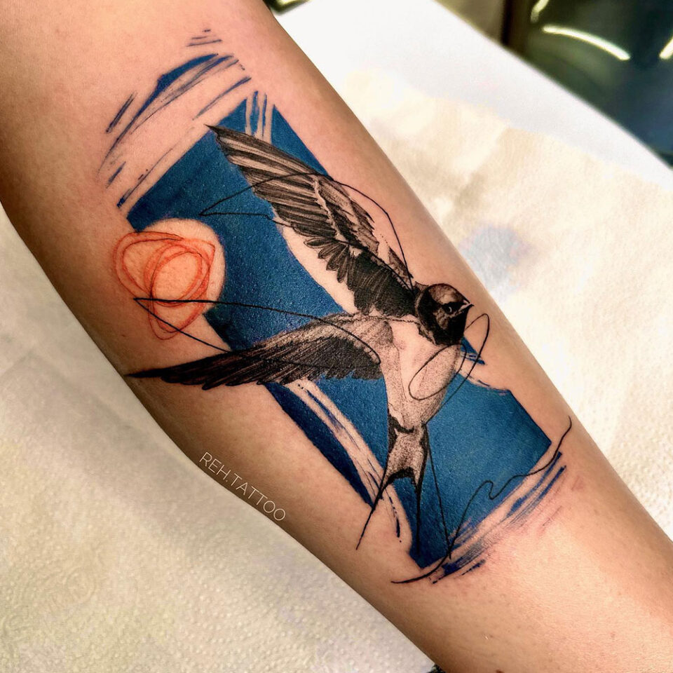 Fonte de tatuagem de pássaro estilizado para animais de estimação @reh.tattoo via Instagram