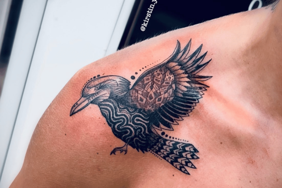 Fonte de tatuagem de mandala abstrata @kirstin.young.tattoo via Instagram