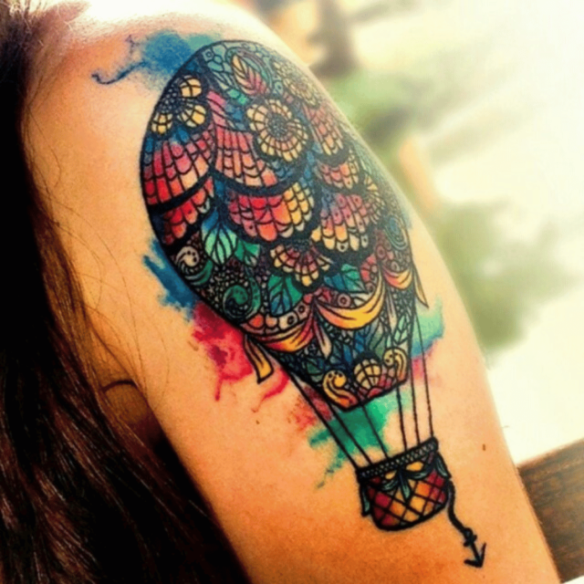 Fonte de tatuagem de balão de girassol @tattoo2me via Instagram