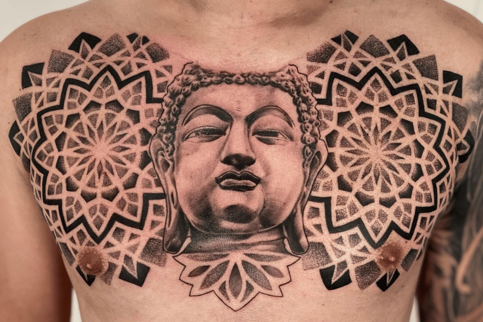 Fonte de tatuagem de mandala budista @balifamousink via Instagram