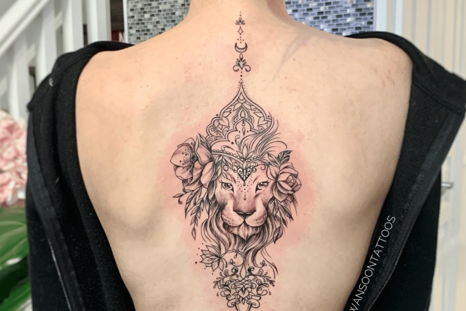 Fonte de tatuagem de mandala de leão @gwansoontattoos via Instagram
