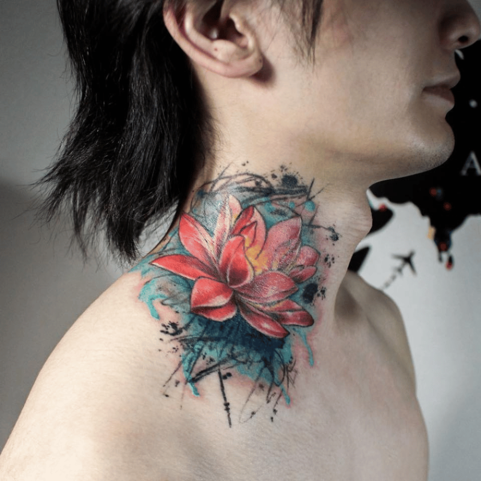 Fonte de tatuagem japonesa de flor de lótus @japan.tattoo via Instagram