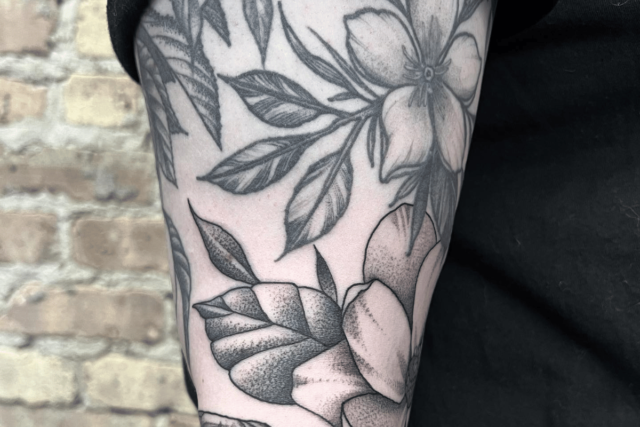 Fonte de tatuagem de flor de magnólia @midwestlove via Instagram