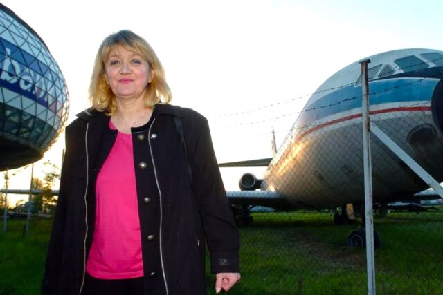 Flight Attendant Survives 30,000 Feet Fall From Plane Without Parachute